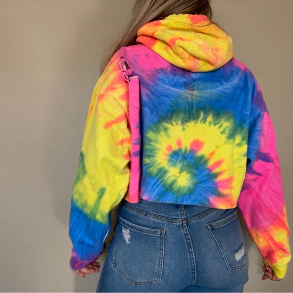 Las Vegas tie-dye crop distressed pullover hoodie with gold grommet detail - Picture 2 of 6
